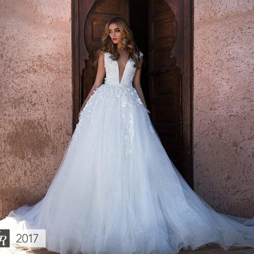 2020 Wedding Gowns Court Train Deep V Neck Backless Lace Appliques Sweetheart Hand Made Flowers Ball Gown Wedding Dresses Arabic