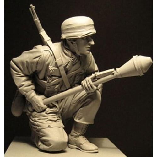 1/16 Scale Unpainted Resin Figure Soldier With Bazooka GK figure