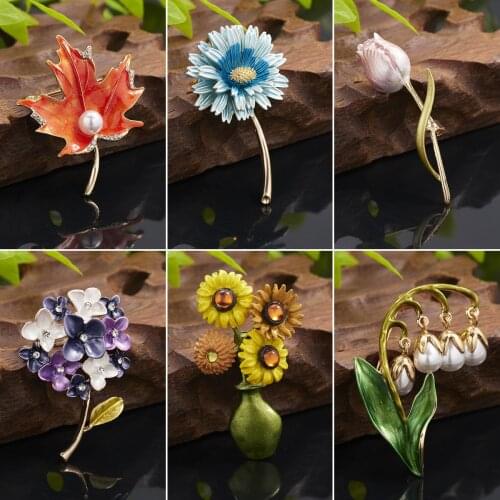 Vintage Plant Leaves Brooches for Women Rose Daisy Rhinestone Flower Pin Elegant Pearl Lapel Brooch Jewelry Fashion Party Gifts