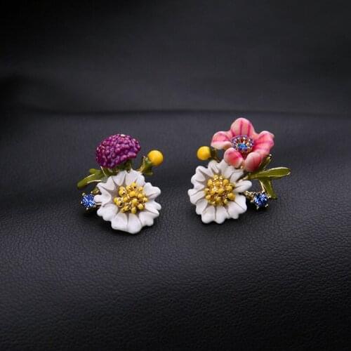 Creative Enamel Daisy Flower Earrings for Women 2020 Brass Gold Rhinestone Flowers Asymmetric Small Stud Earrings Party Jewelry