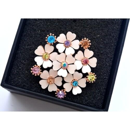 Fashion pop crystal bouquet brooch Crystal from Swarovskis Cute collar collar pin trend female accessories European jewelry