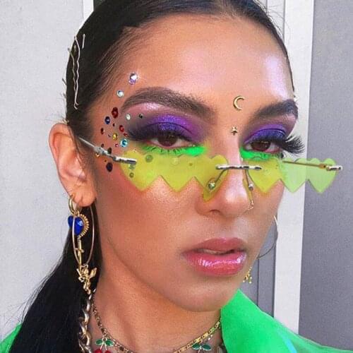 QPeClou 2020 New Fashion Small Heart Sunglasses Women Brand Designer Rimless Party Sun Glasses Female Cute Show Shades Oculos