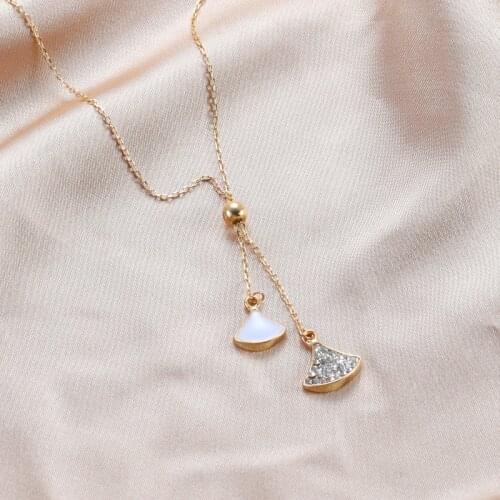 Fashion Simple Classic High Sense Light Luxury Fan-shaped Shell Niche Ladies Wind Neck Chain Clavicle Chain Female Decorations