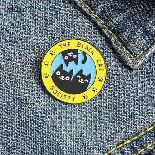 XEDZ Cartoon Three Black Cats Round Enamel Brooch Fashion And Funny Animal Clothing Badge Jewelry Gifts For Friends