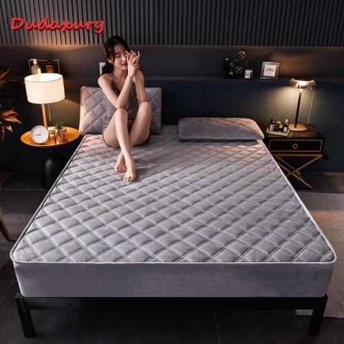 Solid Color Quilted Mattress Cover Thicken Baby Velvet Bed Cover Wormwood Fiber Filled Anti-mite and Antibacterial Fitted Sheet
