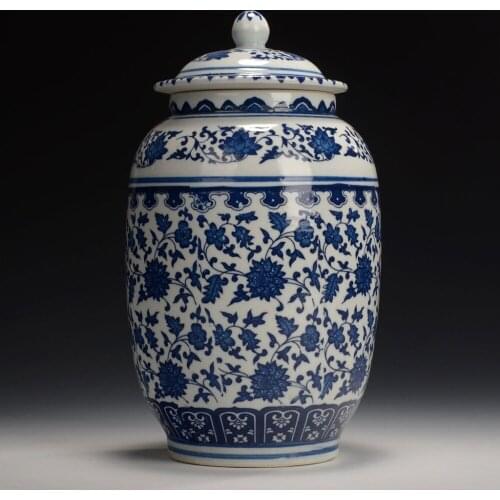 Exquisite Chinese archaize handmade blue and white porcelain pot / jar ,with qianlong mark