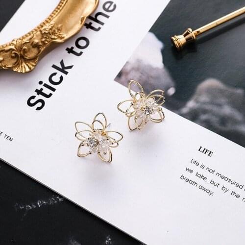 Wholesale Japanese and Korean Fashion Hollow Double Flower Earrings Simple Design Line Petal Earring Jewelry for Women 2021