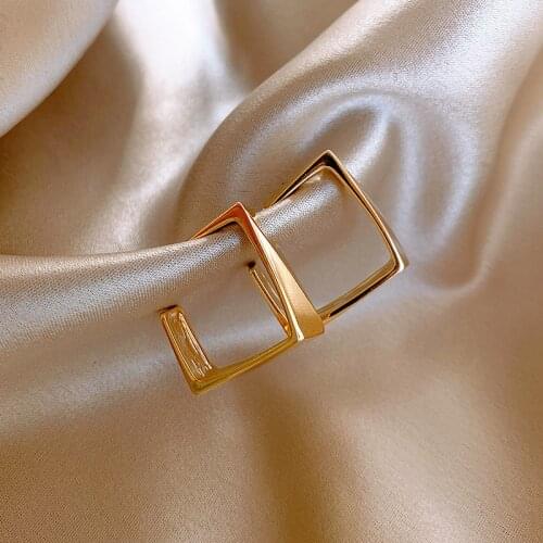 Fashion Distortion Interweave Twist Metal Circle Geometric Round Hoop Earrings for Women Accessories Retro Party Jewelry