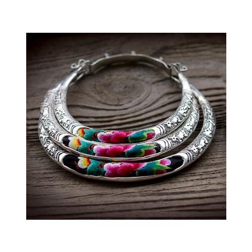 Original national wind Guizhou Miao embroidered jewelry handmade Miao silver old embroidery Yang Liping with three sections
