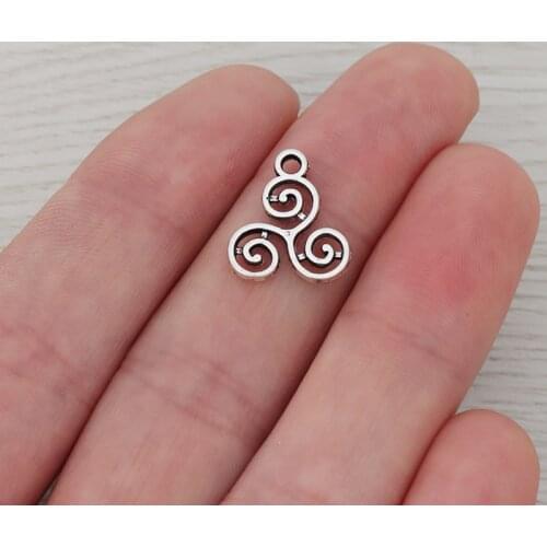 20 x Tibetan Silver Celtics Knot Triskele Triskelion Triple Spiral Charms Pendant Double Sided for DIY Jewelry Findings 16x14mm