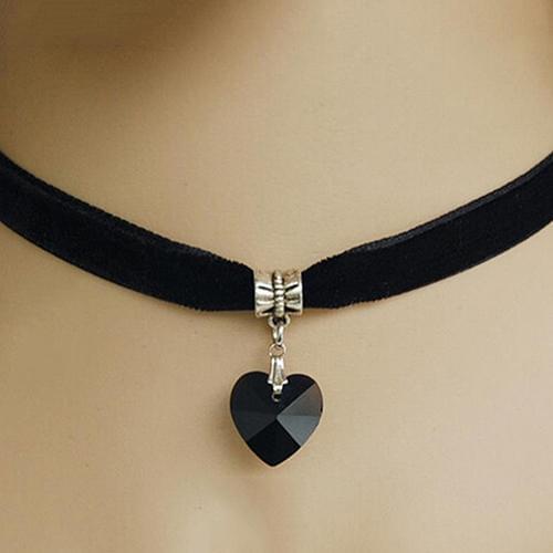 Women Adjustable Retro Gothic Handmade Velvet Neck strap Shiny Love Heart Rhinestone Pendant Choker Short Necklace