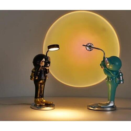 Nordic Creative Diver Table Lamp Resin Metal Cartoon Character Desk Light for Bedroom Bedside Lamp Villa Living Room Decor Lamps