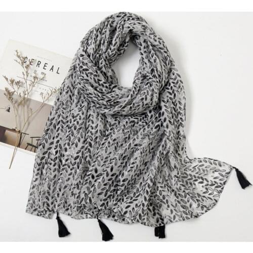 New Spring Womens Scarves Tassel Design Bandana Female Cotton Warm Blanket Wraps Large Size Soft Printed Hijabs Scarf
