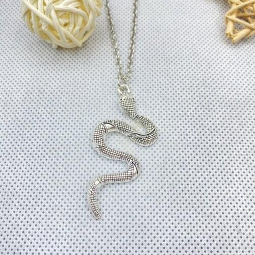 Fashion Queen Necklace New Alloy Snake Shape Pendant Gifts Women Girls Female Treasure Pendants Necklaces