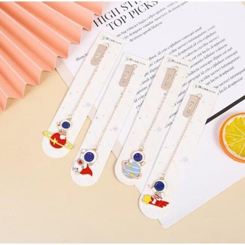 4pc Creative Planet Astronaut Bookmark Cute Pendant Metal Art Exquisite Book Mark Page Folder Office School Supplies Stationery