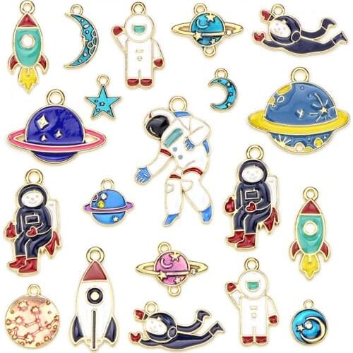 Mixed Style 10pcs Space Drop Oil Alloy Enamel Cosmonaut Pendants Planet Copper Plated Charm Diy Jewelry Findings Components
