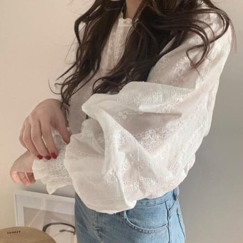 2020 Spring Women Summer Blouse Korean Long Sleeve Lantern Sleeve Womens Floral Lace O-Neck Casual Tops Vintage Shirts Tops