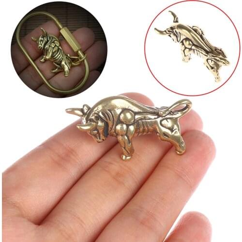 Mini Portable Retro Brass Wall Street Bull Statue Sculpture Home Office Desk Decorative Ornament Keychain Ornament Hand Toy Gift