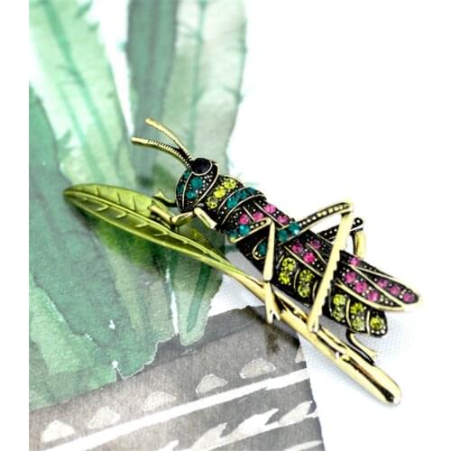 Fashion Spring Series Crystal Grasshopper Brooches Green Enamel Pin Insect Brooch Gold Color Jeans Pins Backpack Badge Jewelry