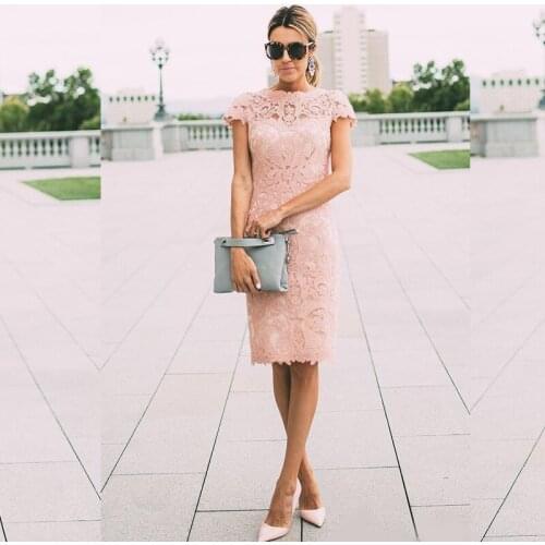 2020 Cheap Blush Pink Mother Of The Bride Dresses Jewel Neck Short Sleeves Full Lace Knee Length Sheath Party Evening Wedding
