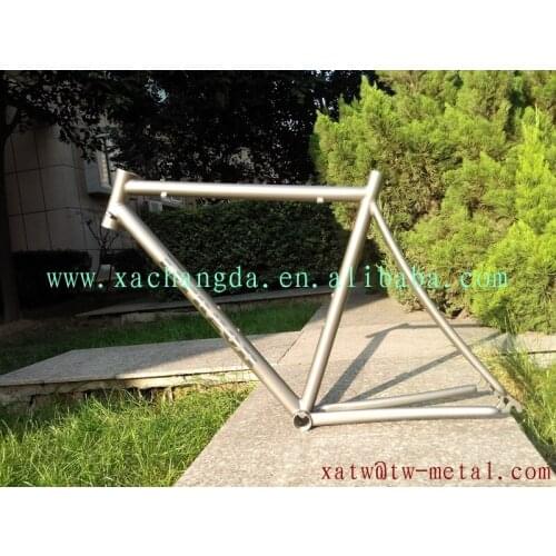 Titanium road bike frame with Integrated head tube
