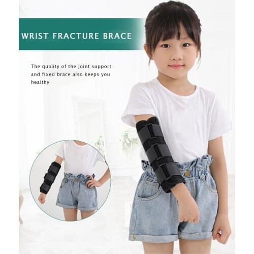Splint braces for fracture of the arm in children with injury strap equipment elbow protectors to protect straight elbows