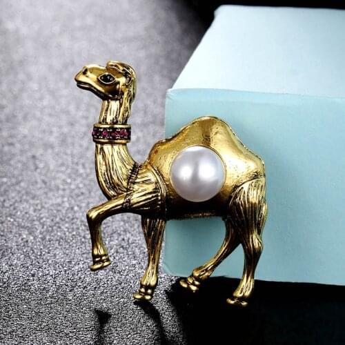 Zlxgirl brand Vivid camel animal brooch for men jewelry antique gold vintage hijab Scarf accessories punk hats jewelry pearl
