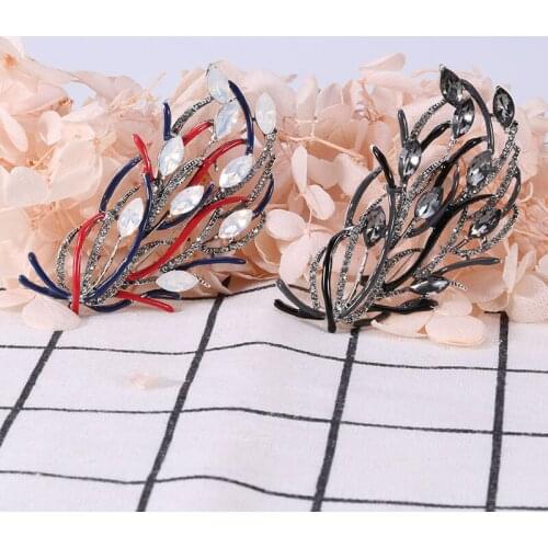 Han edition retro new oil painting hollow out joker sweater clothing accessories brooch shawl brooch brooches