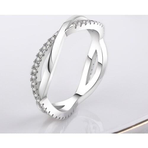 Designer original new silver inlaid crystal cross-wrapped ring exquisite and elegant charm ladies cocktail party accessories