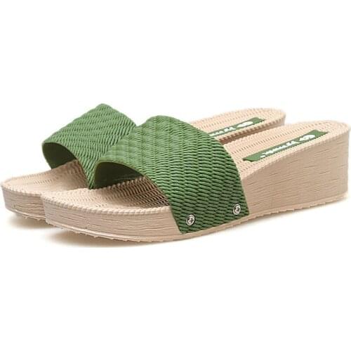 Summer Sandals & Slippers Women Non-slip Wear-resistant Thick Bottom Mid-heeled Beach Shoes Soft Bottom Outdoor Women Slippers