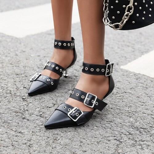 Model catwalk runway 2020 new belt buckle Roman sandals womens high-heeled shoes with pointed heels womens sandals