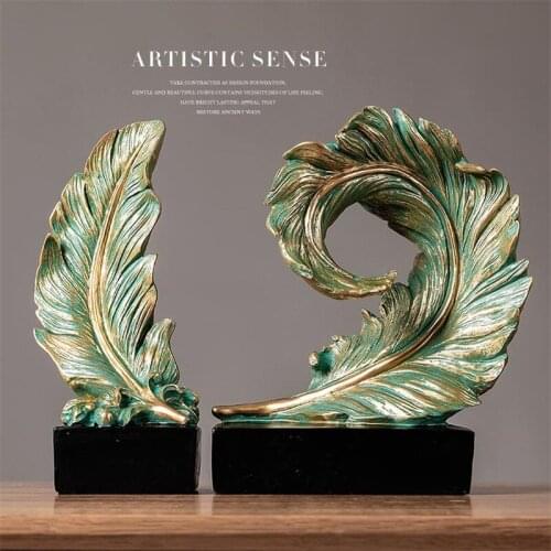 [VIP] Creative Retro Feather Desktop Ornaments Office Living Room Home Decoration Wine TV Cabinet Entrance Resin Furnishings