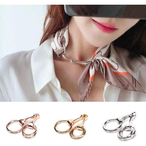 1PC Silk Scarf Horseshoe Buckle Ornament Charming Retro Vintage Trendy Wedding Brooch Fashion Buckle Scarf Clips For Women Gift