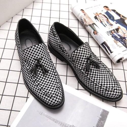 2021 New Fashion Mens Leather Shoes British Business Shoes Casual Mens Shoes Loafers Men Zapatos Hombre Mens Dress Shoes 2.5a