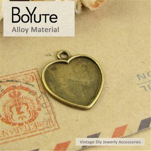 BoYuTe (50 Pieces/Lot) 18MM Cabochon Base Vintage Diy Accessories Parts Antique Bronze Heart Pendant Tray for Jewelry Components