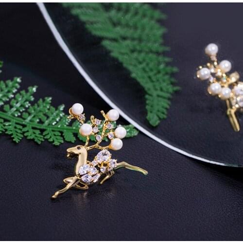 Luxury Cubic Zirconia Deer Brooch Crystal Elk Brooches for Women Men Suit Accessories Jewelry Animal Broach Pin Christmas Gift