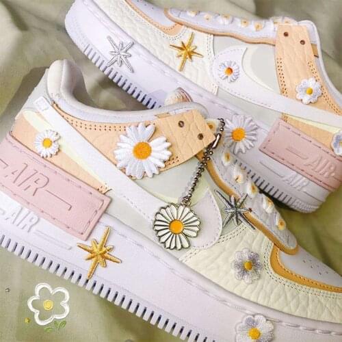 2021 New Force One Designer Little Daisy Shoes Decorations Lovely Shoes Accessories Sneaker Sticker