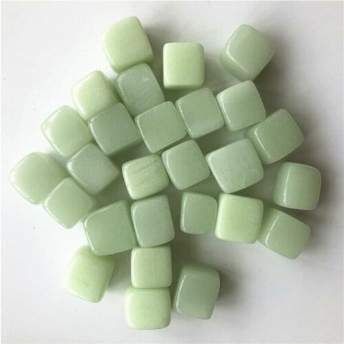 Dropshipping 100g 15-20mm Green Luminous Stone Glow in Dark Stone Garden Aquarium Fish Tank Decoration Quartz Crystals