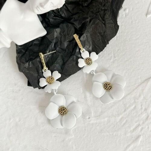 U-Magical Temperament Spray Painting Flower Dangle Earrings for Women Femme White Color Metallic Earrings Earring Pendientes