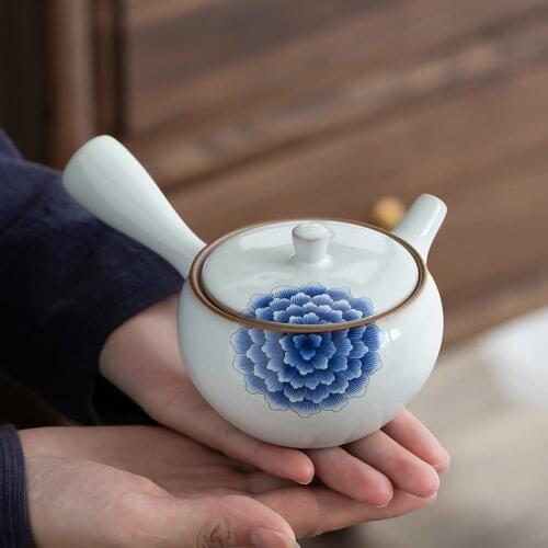 Chinese blue and white retro side handle teapot small single tea pot ceramic Japanese kungfu tea set one person mini teaware