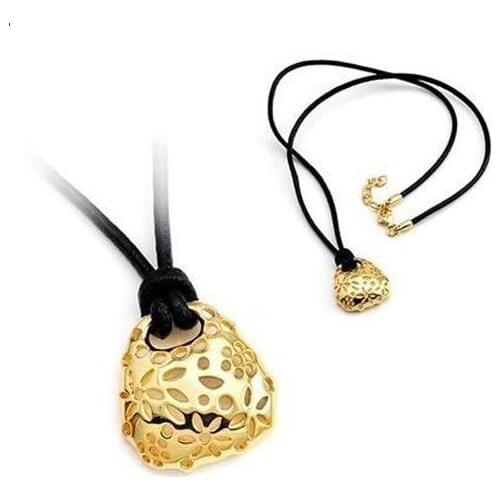 N041 Alloy jewelry wholesale Korea hollow Korean jewelry black rope necklace pendant flowers small bag