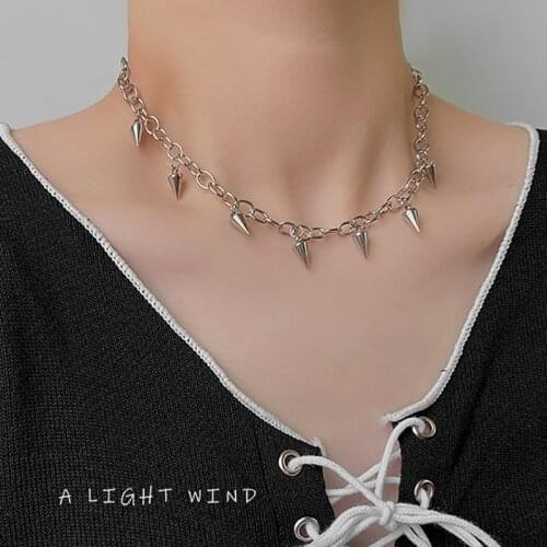 E·BEVER&BEAUTY Chokers On The Neck