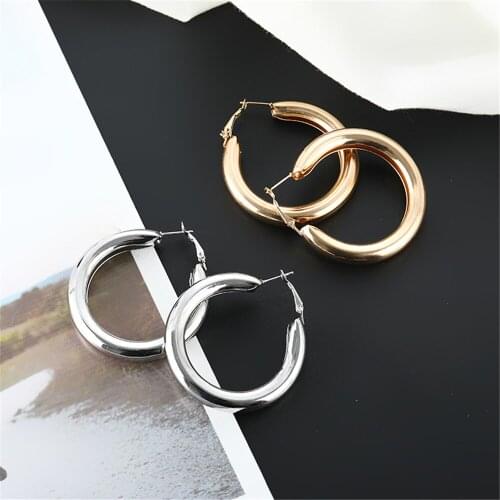 New Fashion Thick Round Metal Earrings Femininity Contracted Geometric Stud Earrings Jewelry Accessories
