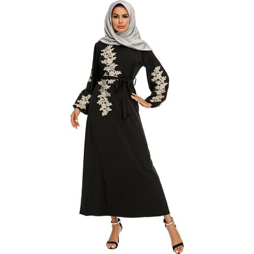 New Muslim Dress Elegant Ladies Long Skirt Embroidery Dubai Turkey Arabian Kimono Robe Womens Casual Robe Big Swing Dress