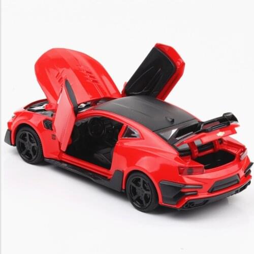 1: 32 simulation komaro car model alloy acousto optic car model car model ornaments childrens toys birthday gift red car