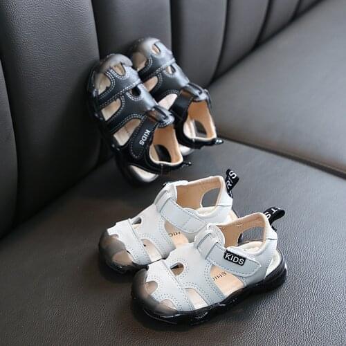 Summer Non-slip Casual Childrens Sandals Little Boys Sandal Kids Prevent kicking Toe cap Soft Bottom Beach Shoes Black White