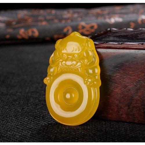 Natural Yellow Chalcedony Hand-carved Lion Safe Buckle Pendant Fashion Boutique Jewelry Men and Women Yellow Agate Necklace Gift
