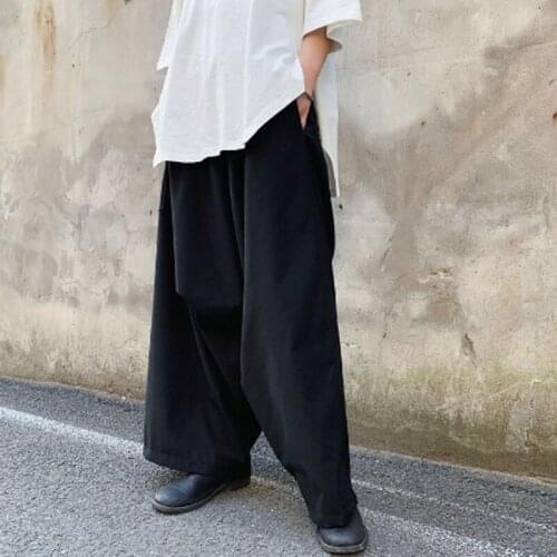 Homens estilo japão kimono design assimétrico solto casual preto cruz calças masculinas hip hop streetwear harem calças de perna