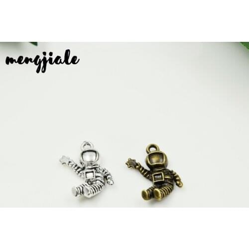 MENGJIALE 30pcs/lot Antique Silver Space man universe astronaut Charms for DIY Handmade Tibetan Finding Jewelry 21x18mm