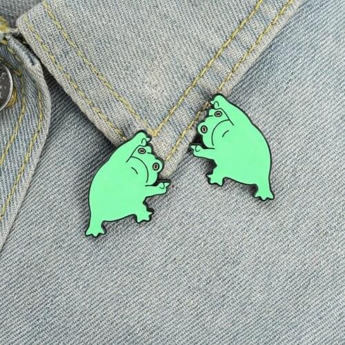066C Symmetrical Action Enamel Pins Cartoon Frog Brooches Collar Lapel Cool Animal Classic Badge Jewelry A Gifts for friends
